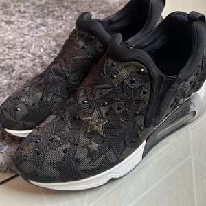 Ash Lifting Star Trainers